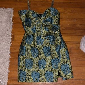 Elliatt size small cocktail dress. Revolve.